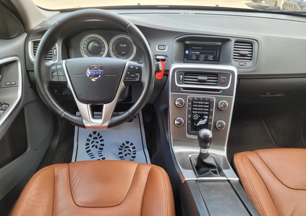 Volvo V60 cena 29800 przebieg: 254000, rok produkcji 2011 z Opoczno małe 436